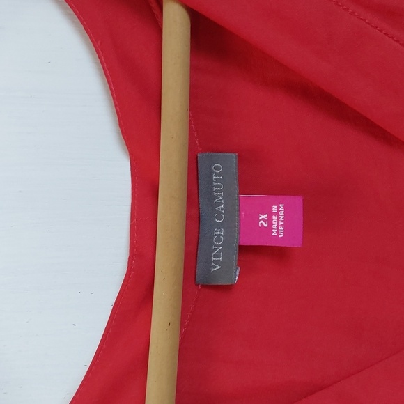 Vince Camuto Red Sleeveless Relaxed Blouse Satin Office Career Sz.2 X - Picture 4 of 5